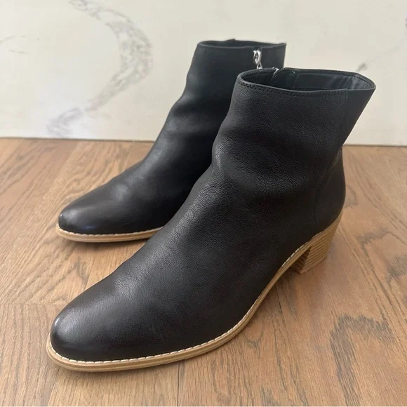 Clarks Breccan Myth Block Heel Leather Zip Ankle Boot in Black 9.5 M / 40.5 EU